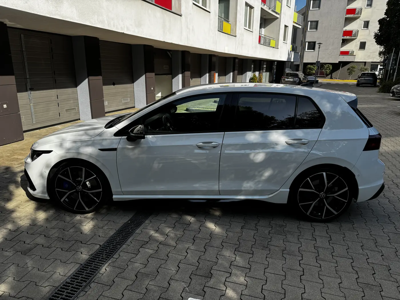 Kontrola bočnej strany vozidla a meranie hrúbky laku