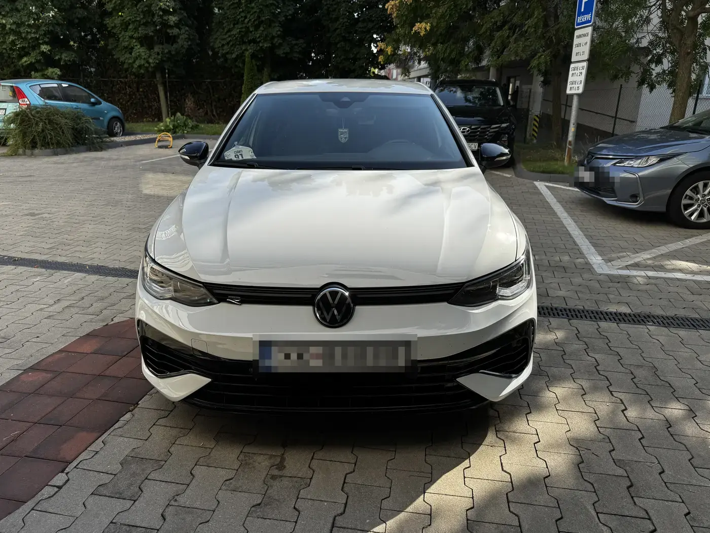 Kontrola prednej časti karosérie vozidla